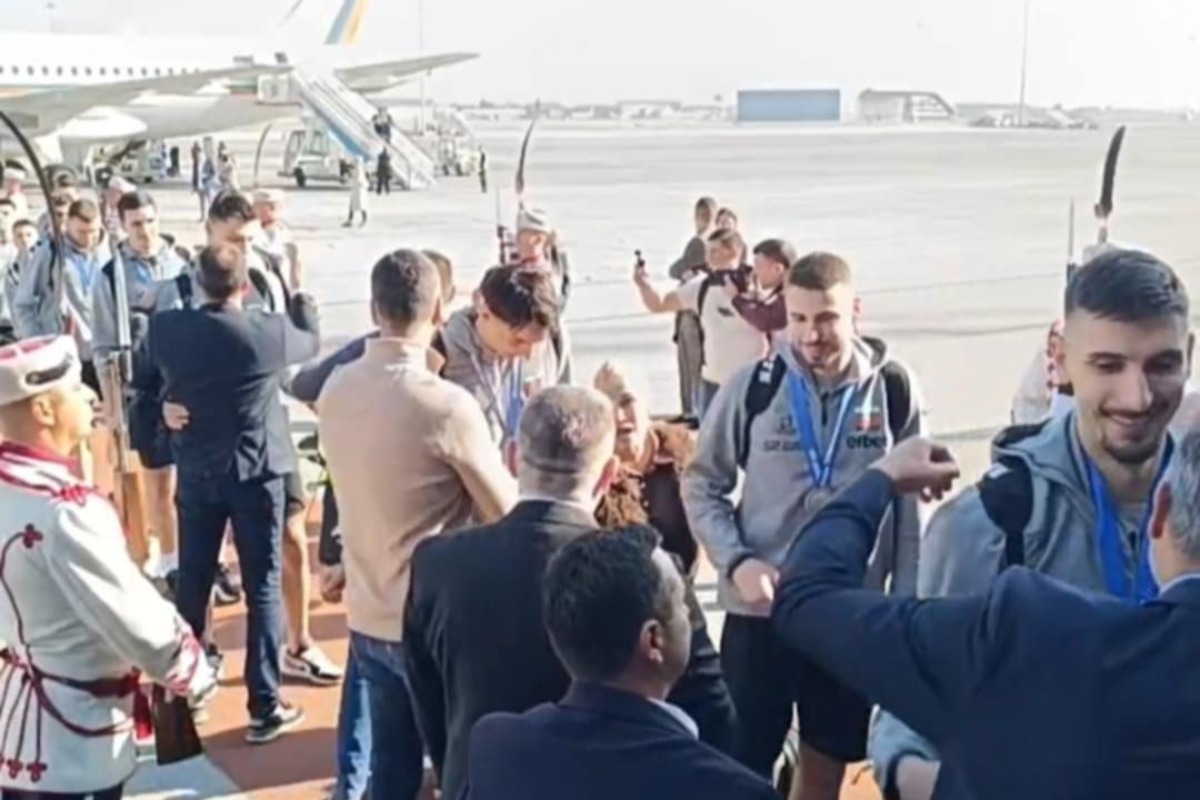 България посрещна своите световни вицешампиони по волейбол