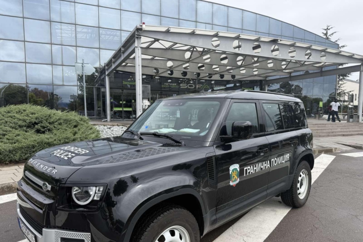  Задържаха мъж и жена за филшив сигнал за бомба в самолета за Лутън