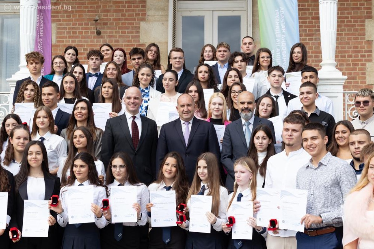 12 младежи от България отличени с Международната награда на херцога на Единбург