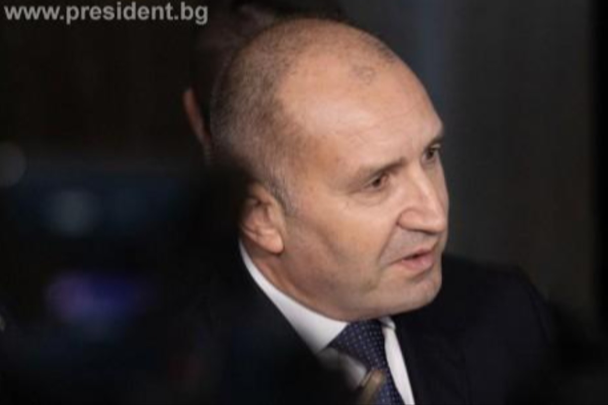  Радев: Управляващите са в парализа и чакат санкционирания за корупция по „Магнитски“ политик да ги уведоми дали ще ги бъде