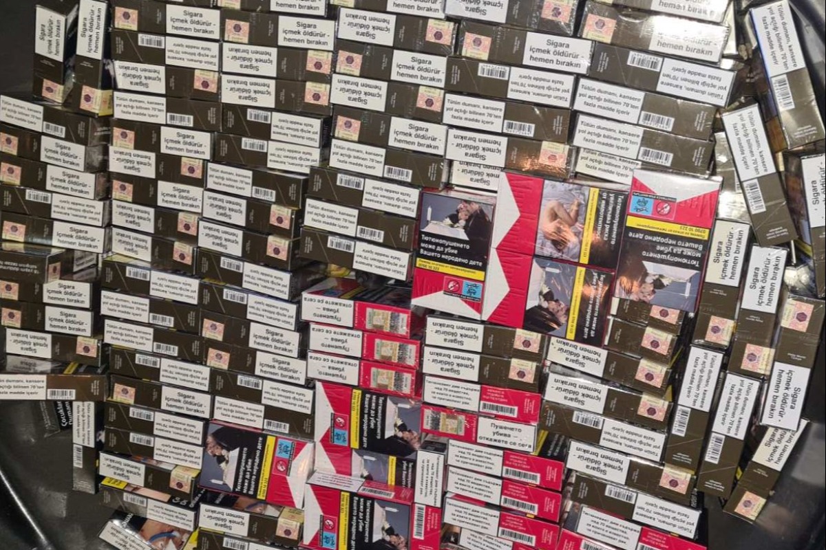 На Летище „Васил Левски“ откриха хиляда кутии контрабандни цигари в багажи за полет до Великобритания