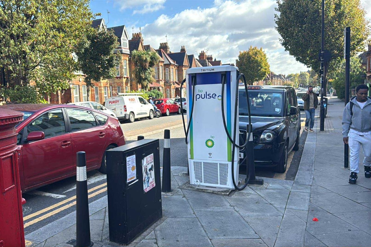 ​​​​​​​Великобритания отчита рекорден ръст на зарядните станции за електромобили