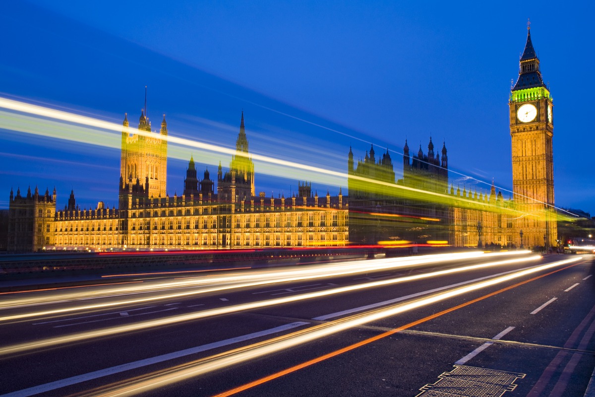 Великобритания изключи българските дъщерни компании на „Лукойл“ от санкциите до февруари