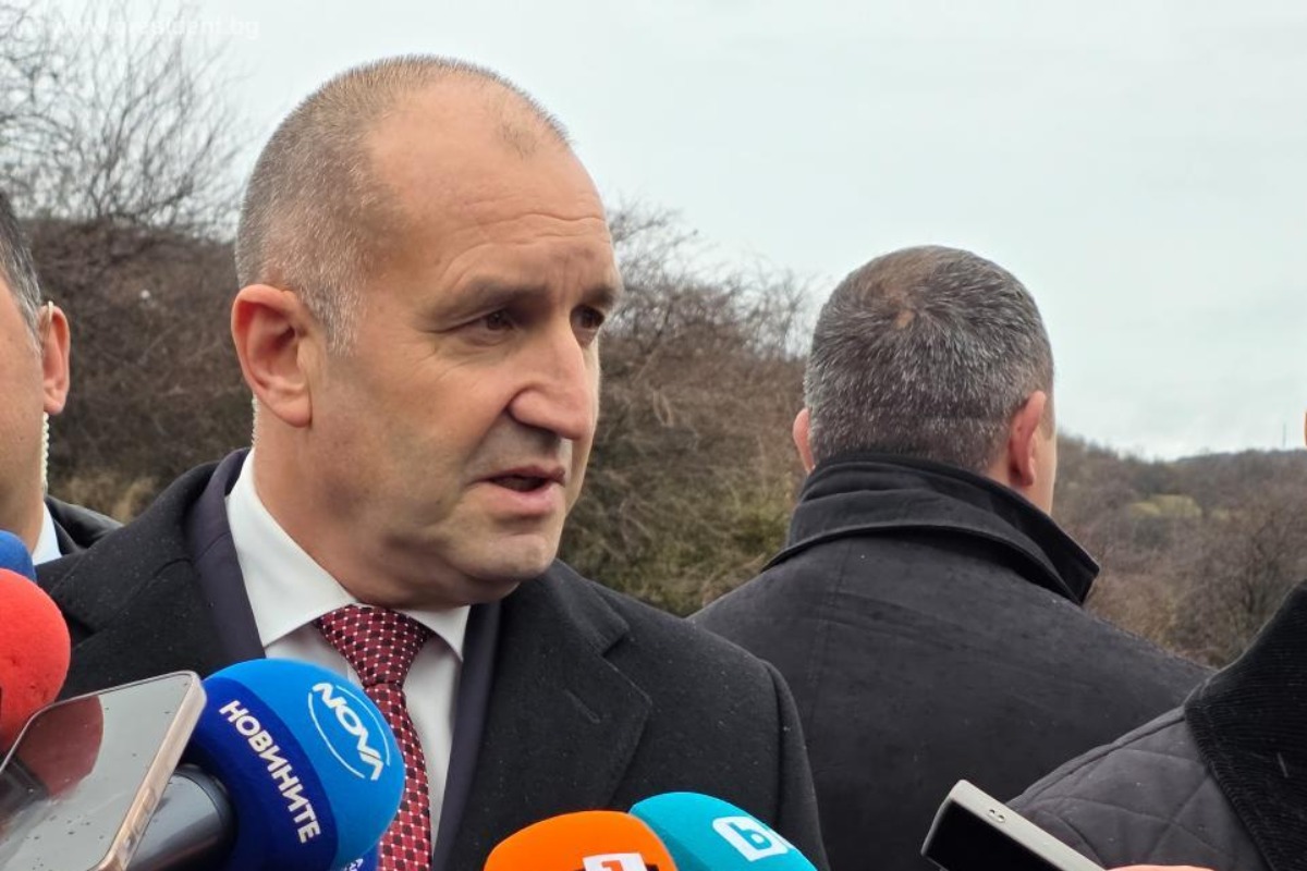 Президентът: Ако народните представители имат някакво останало достойнство, трябва да гласуват предложението за референдум   