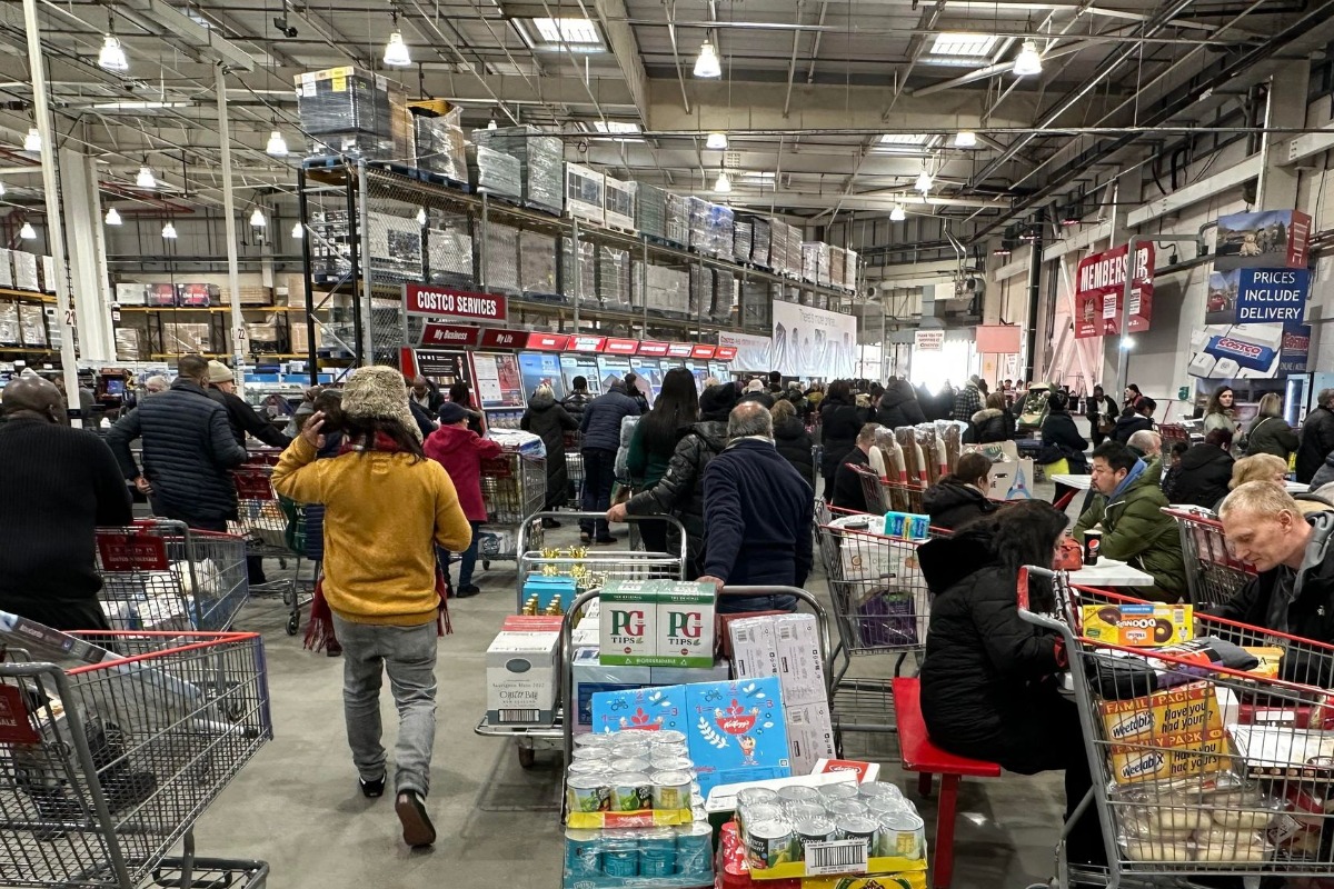  Британските търговци: „Смесен бюджет“ носи облекчения, но и нови разходи за сектора