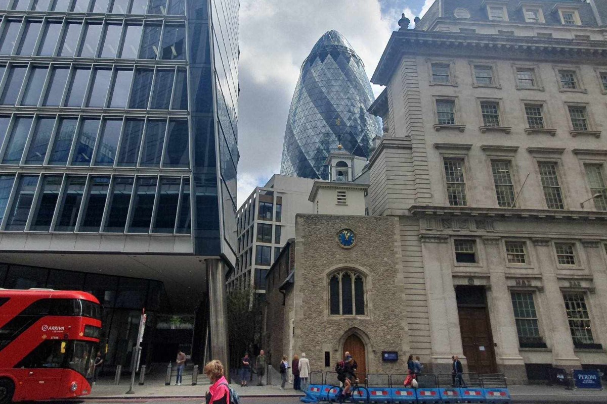 Във Великобритания насърчават придвижването с автобуси по време на празничните дни