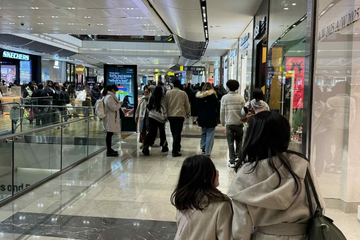 В Обединеното кралство започна голямото коледно пазаруване – очакват се разходи за над 90 милиарда паунда