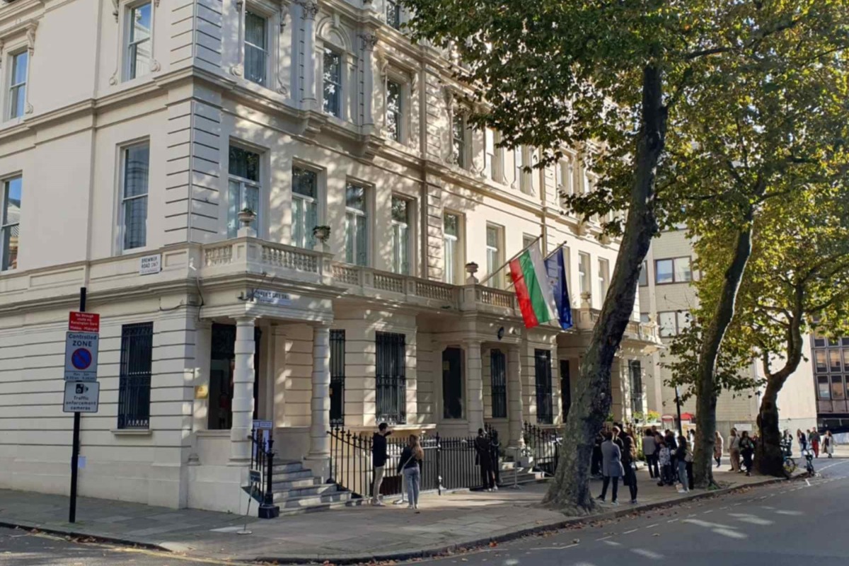 Секции във Великобритания искат втора машина за гласуване заради очакван наплив от избиратели