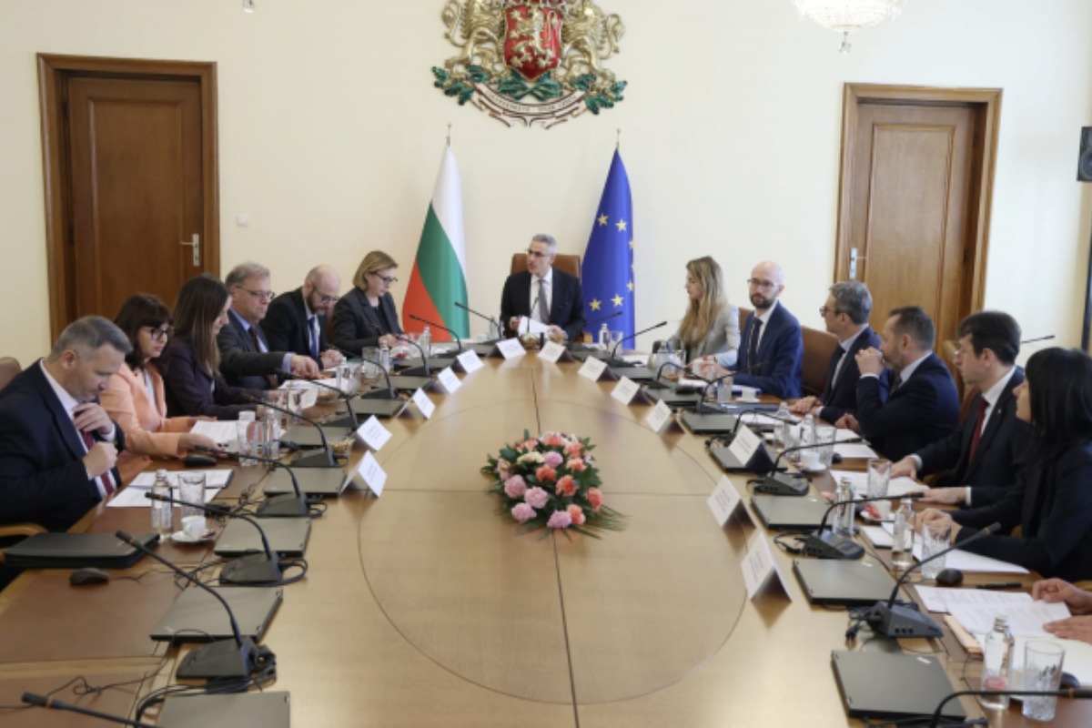 Премиерът Андрей Гюров: Примирието между САЩ и Иран ще успокои пазарите и цените