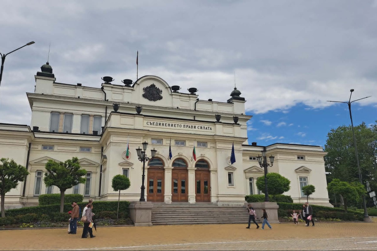  Доверието в Румен Радев и кабинета на „Прогресивна България“ намалява