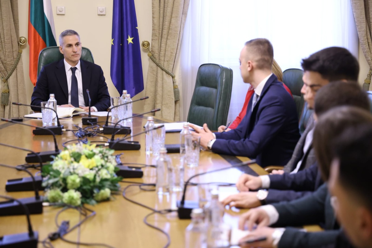 Младите хора от декемврийските протести поискаха спазване на закона, няма да влизат в листи