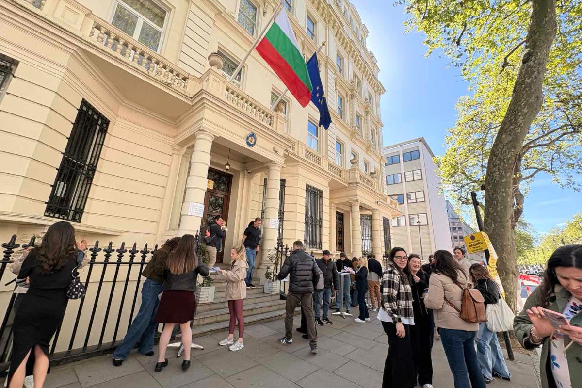 В изборните секции в Посолството на България в Лондон се гласува бързо и при добра организация