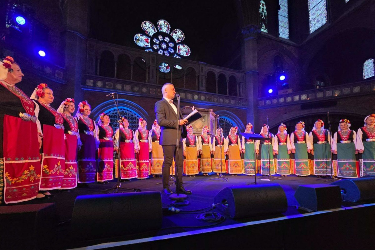 Световноизвестният хор „Мистерията на българските гласове“ вдигна на крака публиката в Лондон