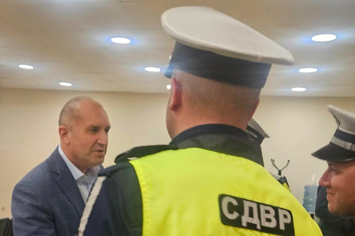 Румен Радев глобен в деня на изборите, плати санкцията си