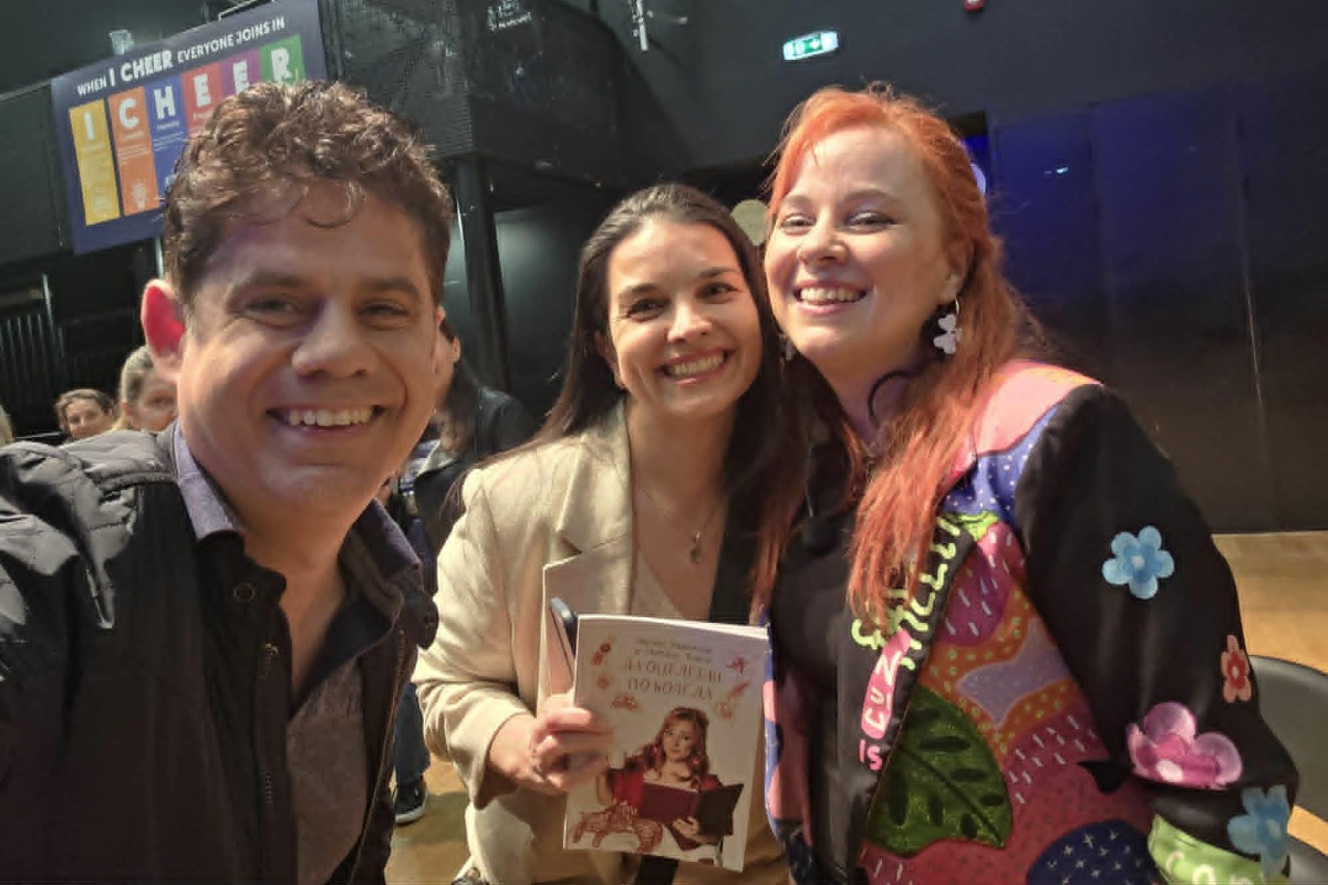 Здрава Каменова развесели българите в Англия с „Жена и половина“