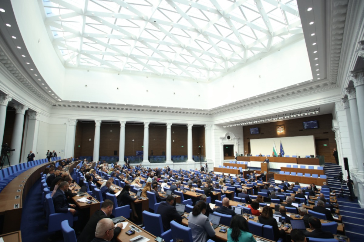 Първият бюджет на „Прогресивна България“ със свръхдефицит от 5,7% и дълг от 10,1 милиарда евро